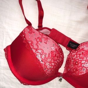 Rhinestone Victoria’s Secret bra💎